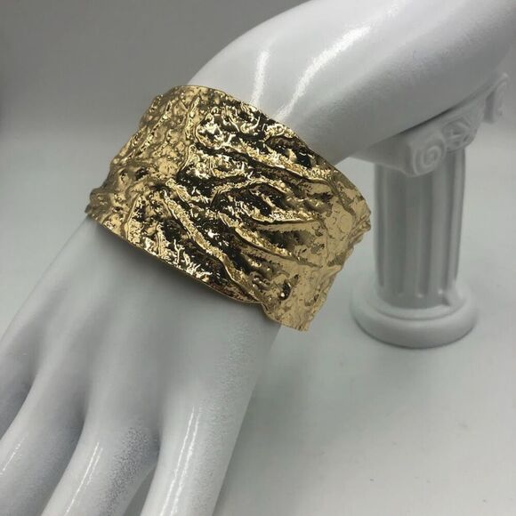 18K Gold Plated Women's Cuff Bracelet Crinkled Look Waterproof Hypoallergenic - Picture 3 of 7